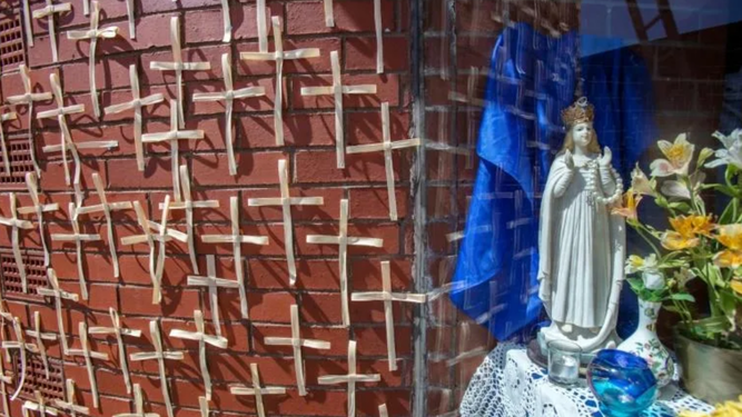 Cruces de muertos por coronavirus en Irlanda