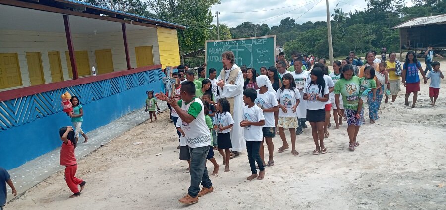 Escuela indígena en la Amazonía