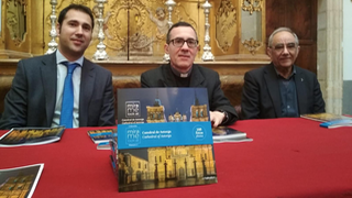 Javier Gay Alcaín (en el centro)