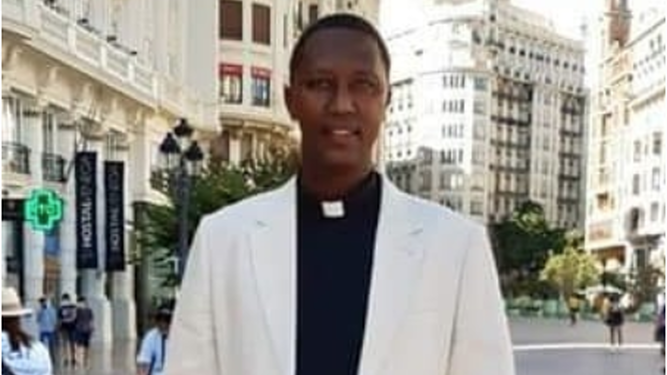 Sacerdote de Burundi