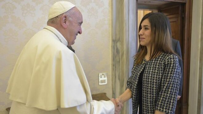 Francisco recibe a la iraquí Nadia Murad, Premio Nobel de la Paz