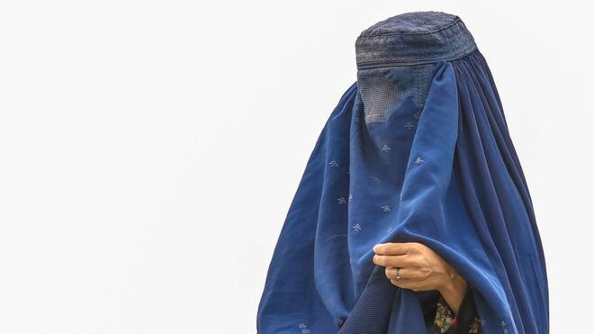 Mujer afgana, sometida al régimen talibán.