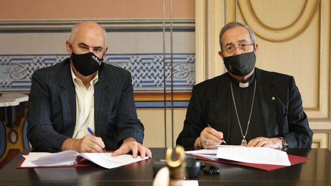 El Vicepresidente navarro y el arzobispo Francisco Pérez firman el acuerdo