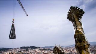 La torre de la Virgen de la Sagrada Familia