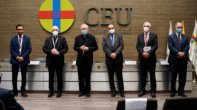 Mesa presidencial del encuentro de líderes católicos