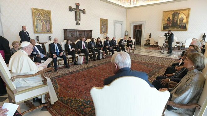 Francisco en audiencia con miembros de la Fundación Leaders pour la Paix