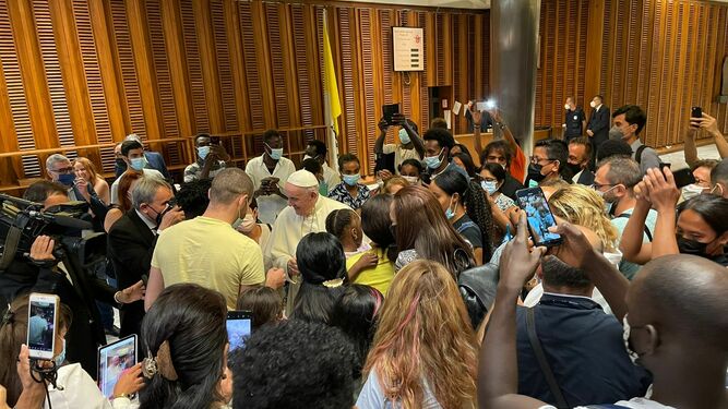 Francisco, con los refugiados en el Aula Pablo VI