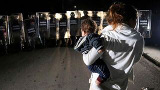 Operativo para disolver una caravana de migrantes de Centroamérica y el Caribe