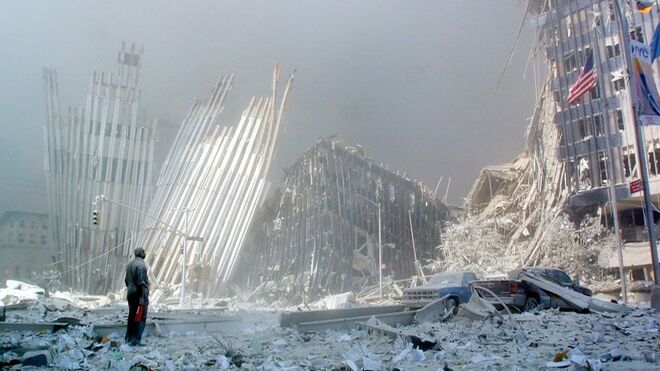 Un superviviente, ante las ruinas del World Trade Center
