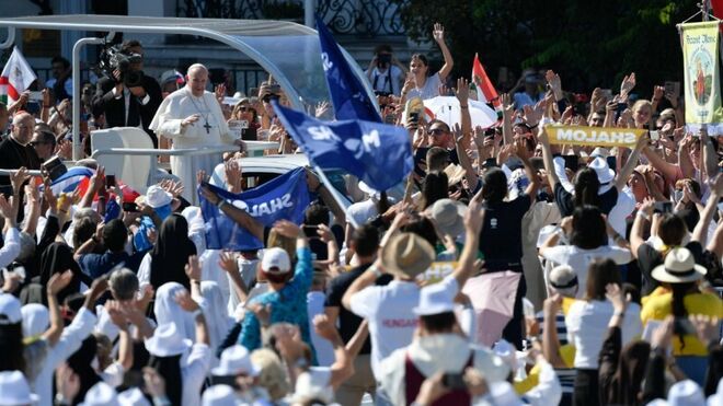 Francisco, ante miles de fieles en Budapest