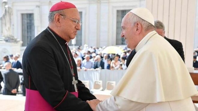 Monseñor Guillermo Ortiz Mondragón con el papa Francisco