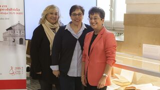 A la izquierda, María Eugenia López Varea en la inauguración de una exposición sobre Diego de Pantoja