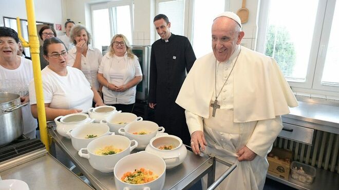 Francisco en la cocina de los jesuitas de la Casa de Ejercicios en Prešov