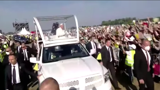 Francisco, a su llegada al santuario