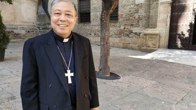 Bernardito Auza, en el patio de los Naranjos de la catedral de Málaga
