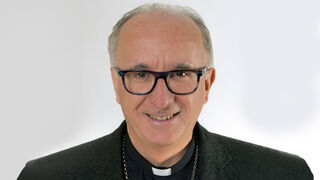 Derio Olivero,  obispo de Pinerolo, Italia.