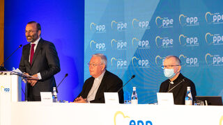 Parolin y Hollerich, en el congreso del Partido Popular Europeo