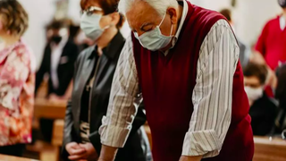 Fieles acuden a misa en Moncton (Canadá)