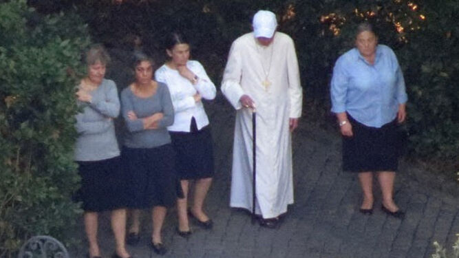 Benedicto XVI, con las 'Memores Domini' que lo cuidan en el Mater Ecclesiae