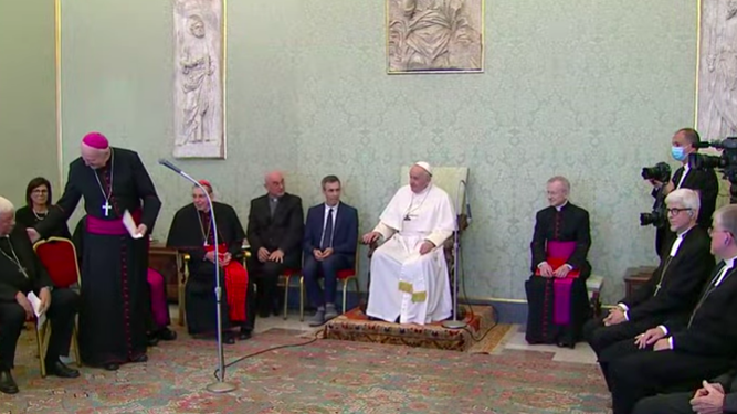 Francisco durante su reunión con los obispos amigos de los focolares