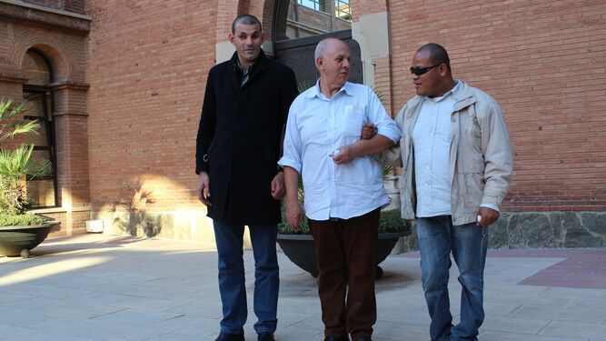 Tavares en Barcelona, junto a dos de sus hijos, Alexander y Filipe.