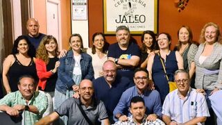 Mª Ángeles Márquez y el grupo de viejos amigos de Mérida