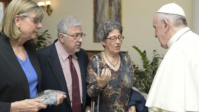 Dale Recinella y su esposa Susan con Francisco