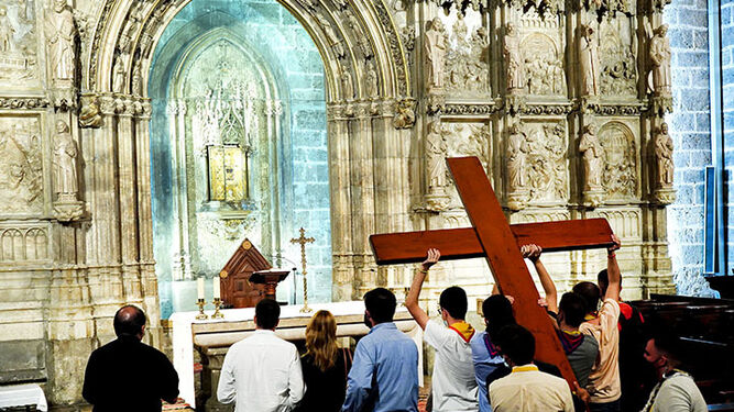 Cruz JMJ en el Santo Cáliz
