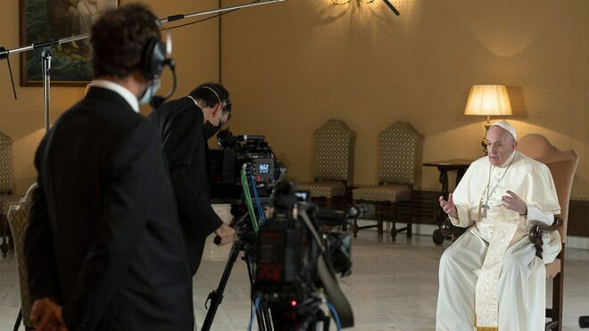 El papa Francisco durante el rodaje de la serie.