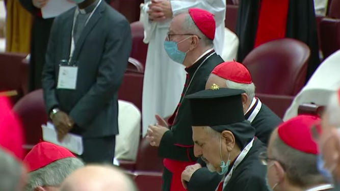 Obispos y cardenales, a la escucha