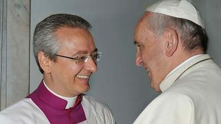 Monseñor Diego Ravelli y Francisco