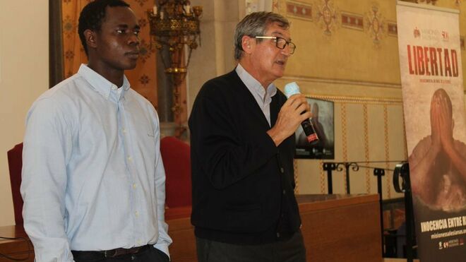 Jorge Crisafulli y Chennor Bah, durante su visita en la Universidad Abad Oliva CEU de Barcelona.
