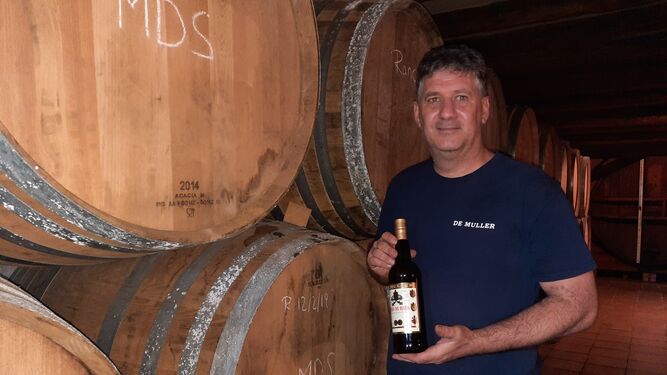 Benito, en la bodega de Reus de De Müller.