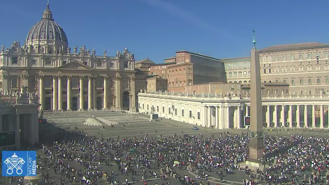 Cada vez más fieles en el Angelus
