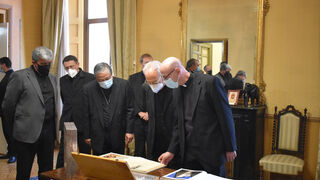 El cardenal Mamberti y el nuncio Bernardito Auza  visitan el Arzobispado Castrense