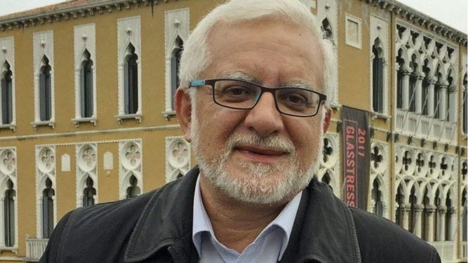 Roca publica 'Intrigas y poder en el Vaticano', de Vicenç Lozano.