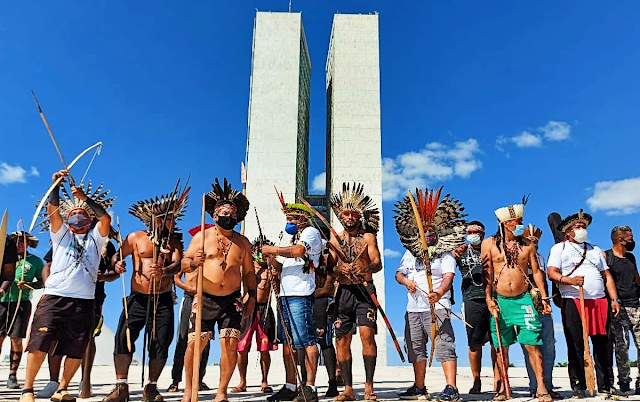 Indígenas brasileños