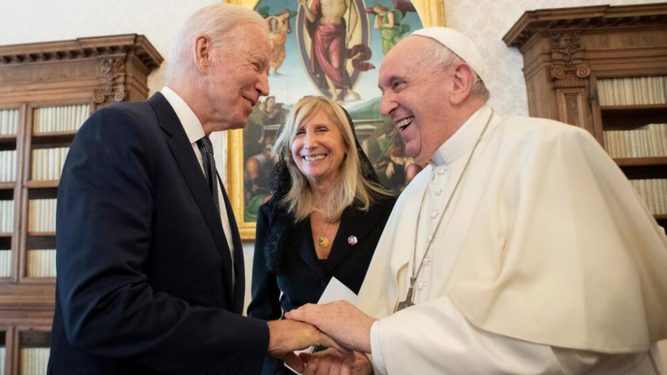 papa francisco con Biden