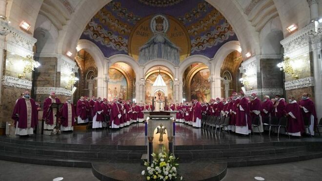 Los obispos franceses admiten su "responsabilidad institucional" en los  abusos "sistémicos" a menores en la Iglesia