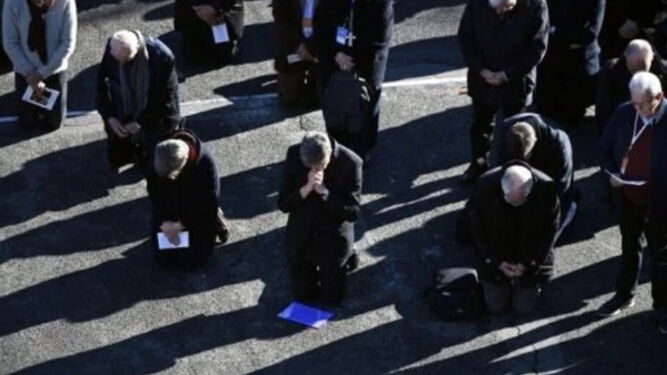 El clero francés reza en Lourdes por las víctimas de abusos