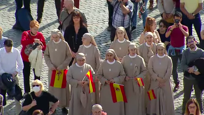 Monjas españolas escuchan al Papa