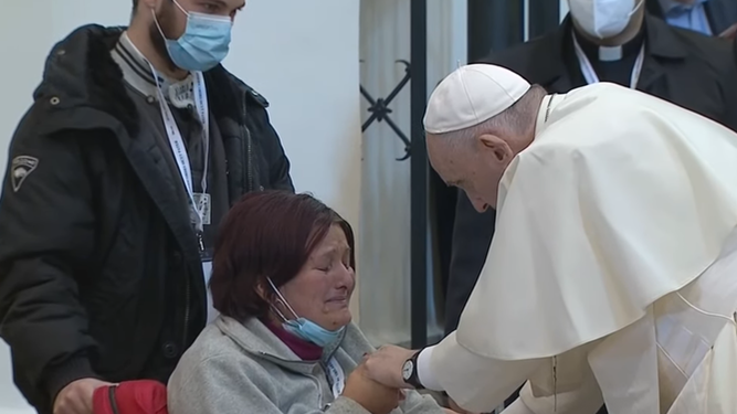 El Papa consuela a la madre rumana