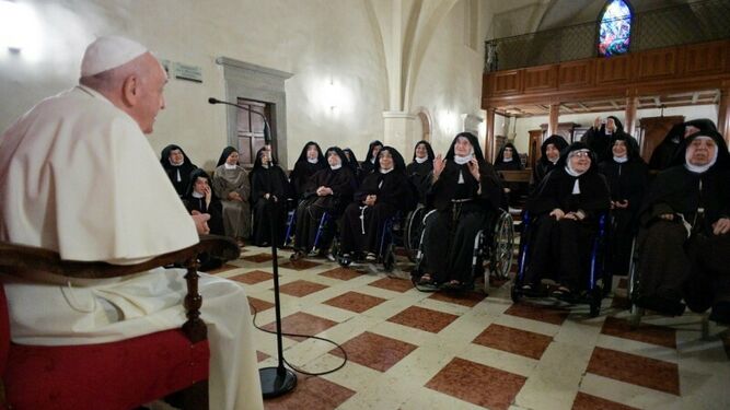Francisco visita a las Clarisas