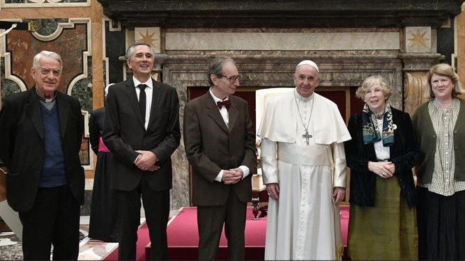 Francisco entrega los premiso Ratzinger
