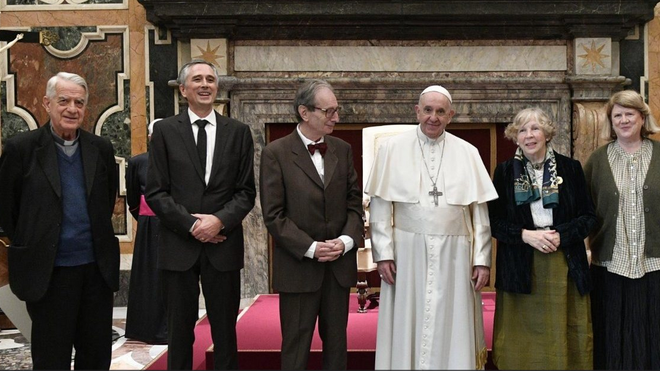 Francisco entrega los premiso Ratzinger