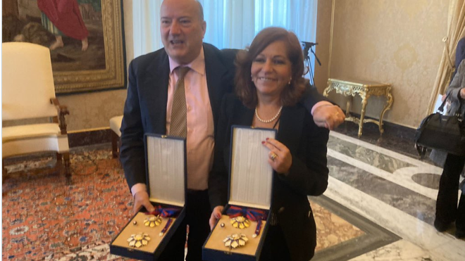Pullella y Alazraki, con sus condecoraciones