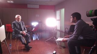 David Casals durante el rodaje, entrevistando a Armand Urrútia.