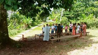 Eucaristía bajo el zapote