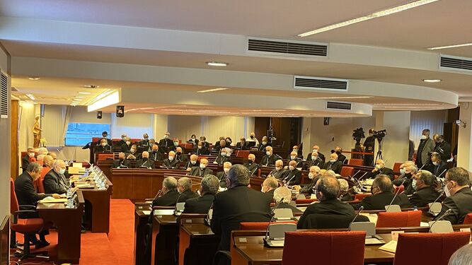 El Nuncio pide a los obispos un "testimonio contundente de que nos afecta el dolor de las víctimas"