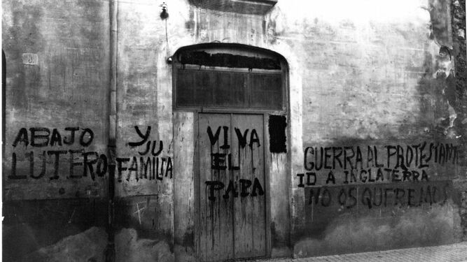 Pintadas en una comunidad protestante.